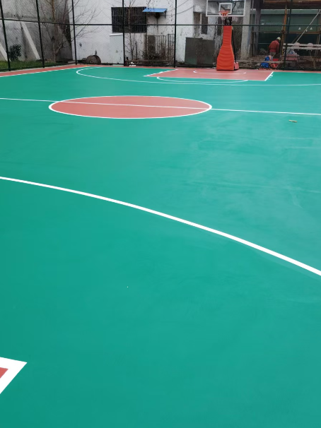 东乡 球场长期使用易出现地面开裂